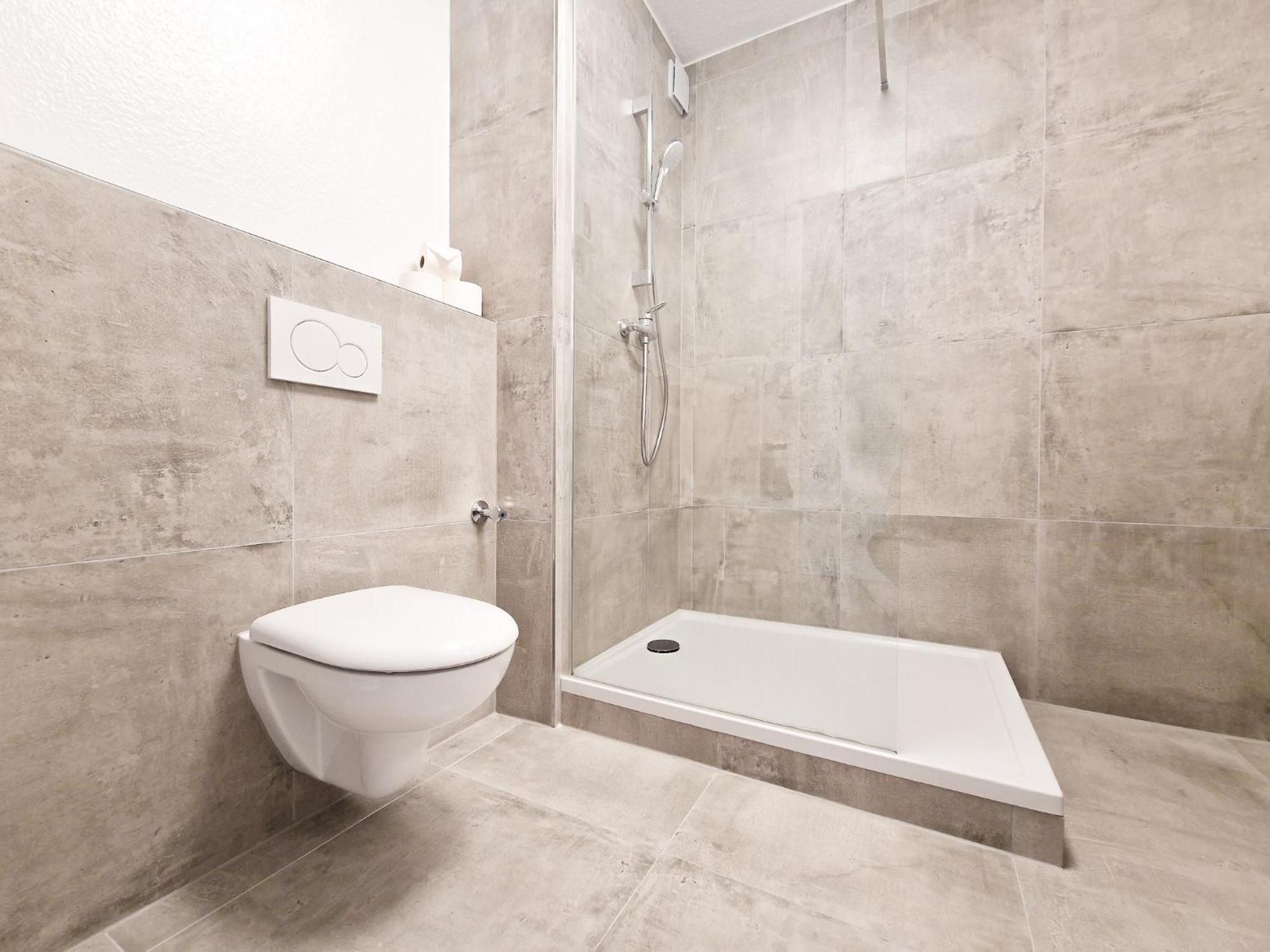 Raj Living - 2 Or 3 - 15 Min Zur Messe Dus & 10 Min Old Town Dus Apartment